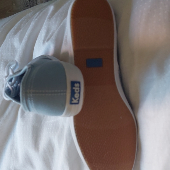 Shoes - Picture 2 of 4